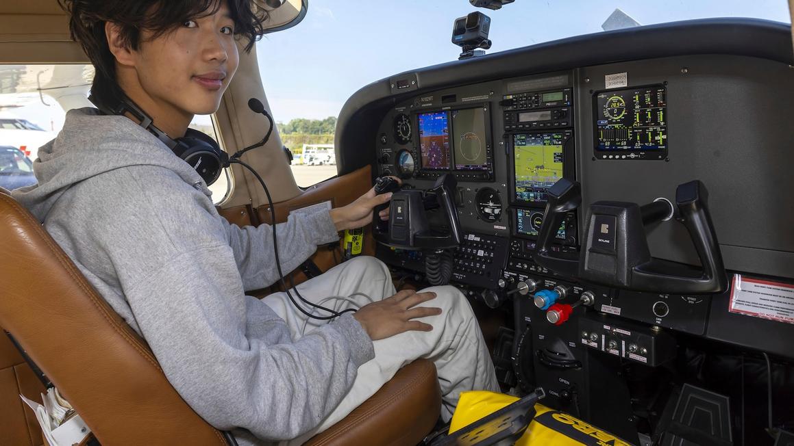 Phi công kiêm nhà sáng tạo nội dung mạng được tự do sau hai tháng bị giam ở Nam Cực 1