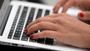 Chuyên gia An ninh Mạng Cảnh Báo Người Dùng Mạng Xã Hội Sau Khi Phụ Nữ Florida Báo Cáo Hồ Sơ Giả Được Xác Thực 5 Chuyên gia An ninh Mạng Cảnh Báo Người Dùng Mạng Xã Hội Sau Khi Phụ Nữ Florida Báo Cáo Hồ Sơ Giả Được Xác Thực