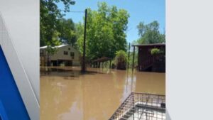 Cư dân Liberty County cầu xin đường sá an toàn hơn sau khi lũ lụt cô lập họ 5 Cư dân Liberty County cầu xin đường sá an toàn hơn sau khi lũ lụt cô lập họ