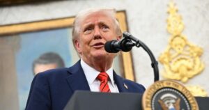 Tổng Thống Trump tuyên bố sa thải hàng loạt nhân viên chính phủ sẽ 'theo hướng của Đảng Dân Chủ' 7 Tổng Thống Trump tuyên bố sa thải hàng loạt nhân viên chính phủ sẽ ‘theo hướng của Đảng Dân Chủ’