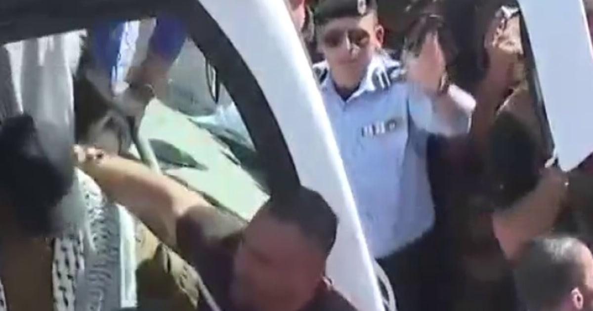 Tù nhân Palestine được trả tự do trong thỏa thuận ngừng bắn 1 1760351194410 f vert brk palestinian prisoners release 251013 720x1280 aztglo