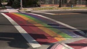 Houston: Lãnh đạo cộng đồng phản đối lệnh dỡ bỏ vạch sơn cầu vồng 25 Houston: Lãnh đạo cộng đồng phản đối lệnh dỡ bỏ vạch sơn cầu vồng