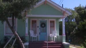 Chủ nhà Galveston lo ngại đề xuất cho thuê mới có thể đe dọa sinh kế 25 Chủ nhà Galveston lo ngại đề xuất cho thuê mới có thể đe dọa sinh kế