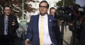 Cựu Dân Biểu George Santos Được Thả Tự Do Sau Khi Tổng Thống Donald Trump Ân Xá 21 Cựu Dân Biểu George Santos Được Thả Tự Do Sau Khi Tổng Thống Donald Trump Ân Xá