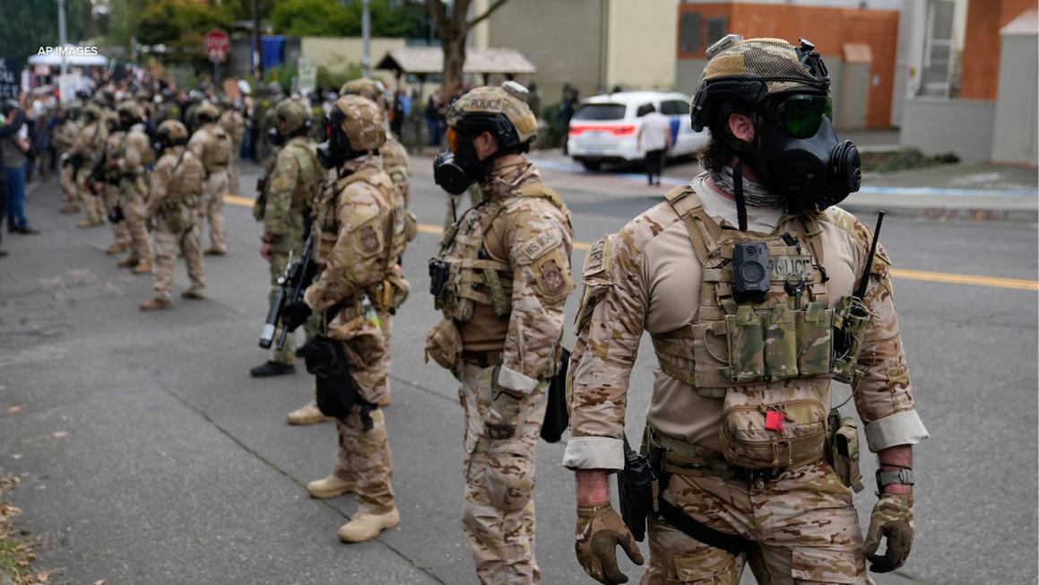 Thẩm phán liên bang chặn Tổng Thống Donald Trump điều quân đến Oregon 1 17947503 100525 kabc ap troops tn img