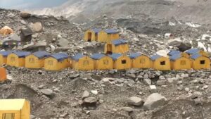 Bão tuyết 'bẫy' hàng trăm du khách leo núi Everest 5 Bão tuyết ‘bẫy’ hàng trăm du khách leo núi Everest