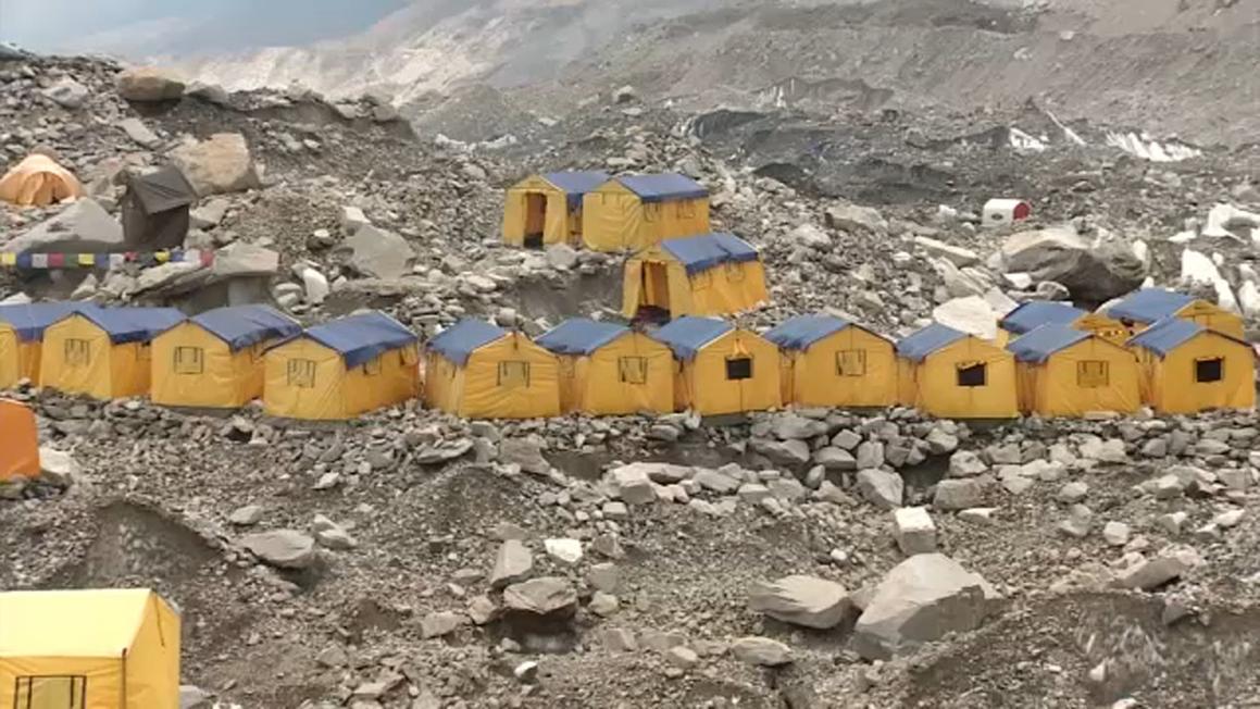 Bão tuyết 'bẫy' hàng trăm du khách leo núi Everest 1 17947761 100525 kabc everest blizzard tn img