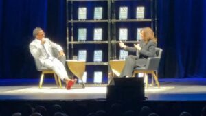 Cựu Phó Tổng Thống Kamala Harris phát biểu tại San Francisco trong chuyến quảng bá sách 2 Cựu Phó Tổng Thống Kamala Harris phát biểu tại San Francisco trong chuyến quảng bá sách