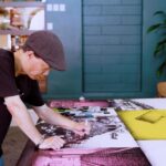 Nghệ sĩ Evri Kwong dùng bút Sharpie và ký ức để vinh danh quá khứ Angel Island 28 Nghệ sĩ Evri Kwong dùng bút Sharpie và ký ức để vinh danh quá khứ Angel Island