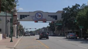 Dân Conroe Phản Đối Lệ Phí Biểu Tình 14 Dân Conroe Phản Đối Lệ Phí Biểu Tình