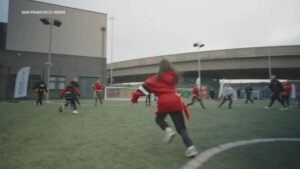 Steve Young hợp tác để mở rộng bóng bầu dục cho nữ 6 Steve Young hợp tác để mở rộng bóng bầu dục cho nữ