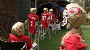 Mô hình Halloween ở East Bay minh họa những khó khăn về chấn thương của 49ers 7 Mô hình Halloween ở East Bay minh họa những khó khăn về chấn thương của 49ers