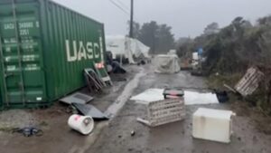 Trung Tâm Dự Báo Thời Tiết Quốc Gia đang điều tra lốc xoáy khả nghi ở San Mateo County sau gió mạnh tàn phá nông trại 3 Trung Tâm Dự Báo Thời Tiết Quốc Gia đang điều tra lốc xoáy khả nghi ở San Mateo County sau gió mạnh tàn phá nông trại