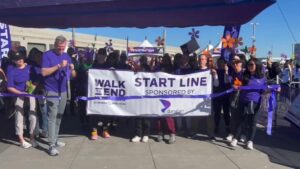 Hàng ngàn người tham gia Cuộc đi bộ Chấm dứt Bệnh Alzheimer tại San Francisco 9 Hàng ngàn người tham gia Cuộc đi bộ Chấm dứt Bệnh Alzheimer tại San Francisco