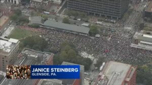 Hàng Ngàn Người Tham Gia Lễ Biểu Tình "Không Vua" và Diễu Hành tại Philadelphia 14 Hàng Ngàn Người Tham Gia Lễ Biểu Tình “Không Vua” và Diễu Hành tại Philadelphia