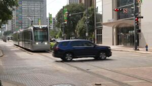Tuyến Xe Điện Đỏ METRO tại Houston Bị Trì Hoãn Gia Tăng Do Thay Đổi Tín Hiệu Giao Thông 15 Tuyến Xe Điện Đỏ METRO tại Houston Bị Trì Hoãn Gia Tăng Do Thay Đổi Tín Hiệu Giao Thông
