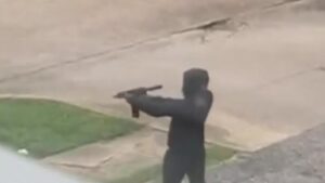 Cư Dân Vùng Tây Houston Tỏ Ra Bức Bối Trước Tình Trạng Hỗn Loạn Từ Hai Khu Căn Hộ Miễn Thuế 9 Cư Dân Vùng Tây Houston Tỏ Ra Bức Bối Trước Tình Trạng Hỗn Loạn Từ Hai Khu Căn Hộ Miễn Thuế