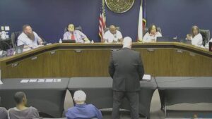 La Marque tăng thuế, bị Tổng Chưởng Lý Paxton nghi ngờ vi phạm luật 15 La Marque tăng thuế, bị Tổng Chưởng Lý Paxton nghi ngờ vi phạm luật