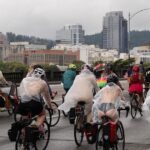 Người khỏa thân đạp xe tham gia biểu tình chống ICE ở Portland 29 Người khỏa thân đạp xe tham gia biểu tình chống ICE ở Portland