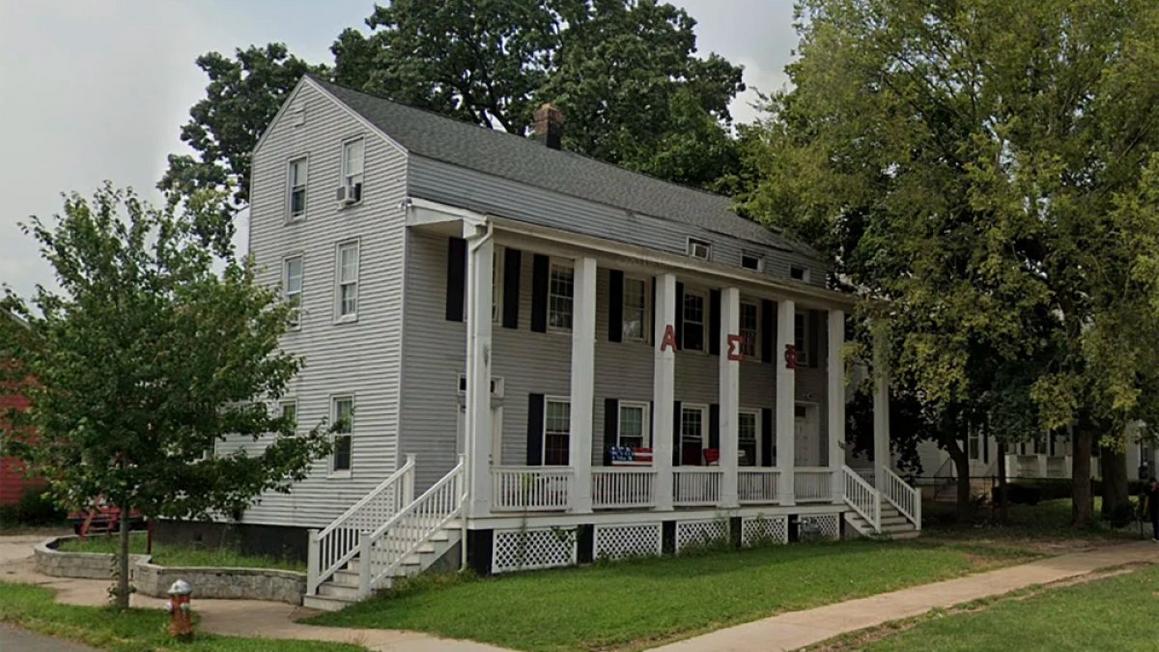 Sinh viên Rutgers bị thương nặng trong vụ nghi ngờ bạo hành ở hội nam sinh 1 251018 Rutgers Alpha Sigma Phi aa 658 b62f88