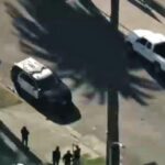 Cảnh sát Mỹ và người nhập cư không giấy tờ bị bắn tại Los Angeles trong vụ chặn xe của ICE 28 Cảnh sát Mỹ và người nhập cư không giấy tờ bị bắn tại Los Angeles trong vụ chặn xe của ICE