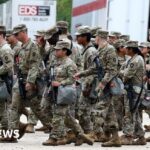 Hàng trăm Lính Vệ Binh Quốc Gia Mỹ tới Chicago hỗ trợ Tổng Thống Trump trấn áp người nhập cư 27 Hàng trăm Lính Vệ Binh Quốc Gia Mỹ tới Chicago hỗ trợ Tổng Thống Trump trấn áp người nhập cư