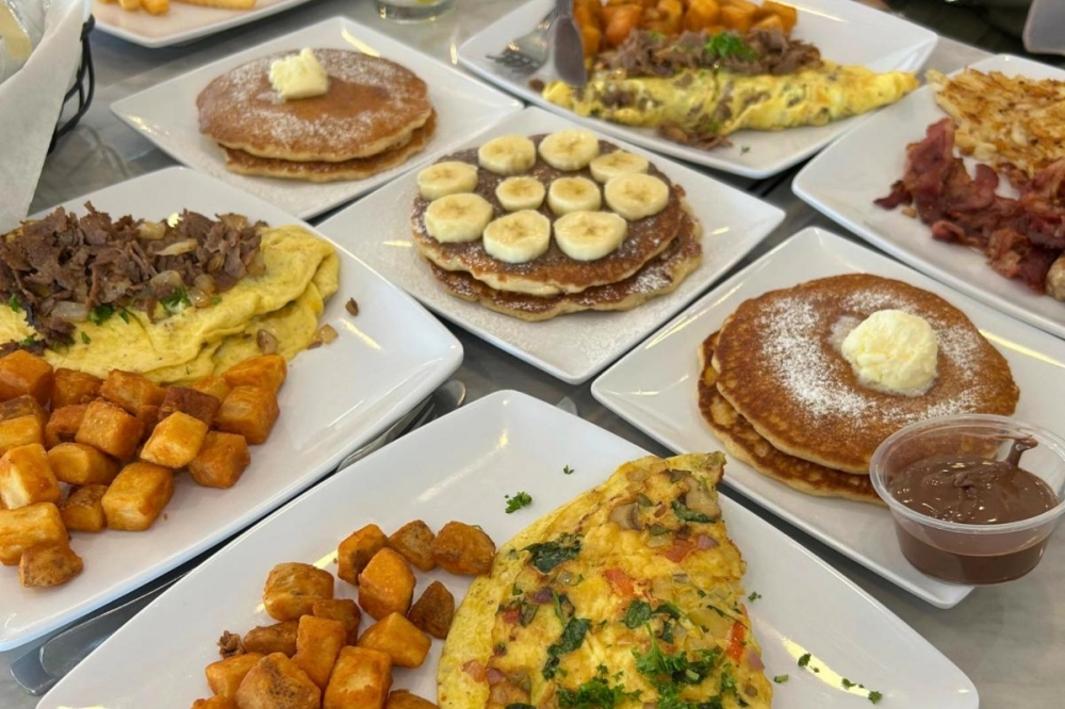 Aroma Breakfast and Lunch: Địa điểm brunch Halal mới mở tại Plano 1 388487
