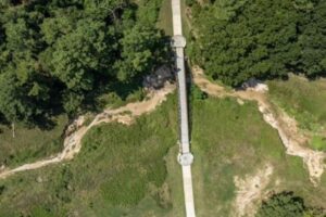 Cầu bộ hành và một phần đường mòn Little Cypress Creek sẽ tạm đóng cửa để sửa chữa 4 Cầu bộ hành và một phần đường mòn Little Cypress Creek sẽ tạm đóng cửa để sửa chữa