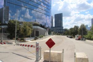 Đại Lộ Trung Tâm Austin Sẽ Đổi Tên Để Vinh Danh Pike Powers, Cựu Dân Biểu Thúc Đẩy Ngành Công Nghệ 26 Đại Lộ Trung Tâm Austin Sẽ Đổi Tên Để Vinh Danh Pike Powers, Cựu Dân Biểu Thúc Đẩy Ngành Công Nghệ