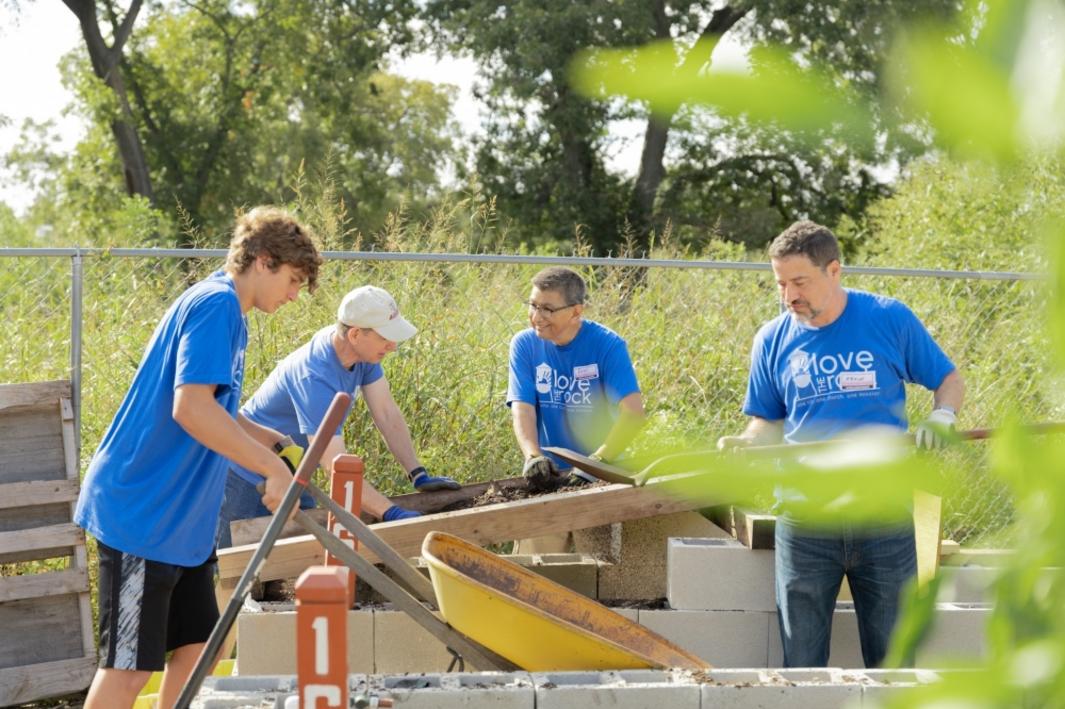 Tình nguyện viên Love The Rock phục vụ cộng đồng cuối tuần này 1 390707