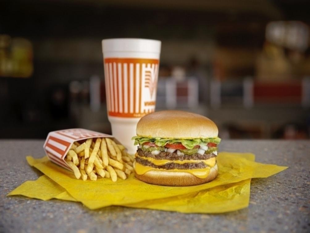 Whataburger trên đường Lake Creek Parkway tái mở cửa sau sửa chữa 1 390710