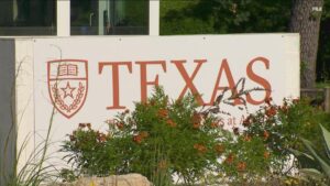 Đại Học Texas đối diện với áp lực từ chính quyền Tổng Thống Donald Trump về tài trợ liên bang 13 Đại Học Texas đối diện với áp lực từ chính quyền Tổng Thống Donald Trump về tài trợ liên bang
