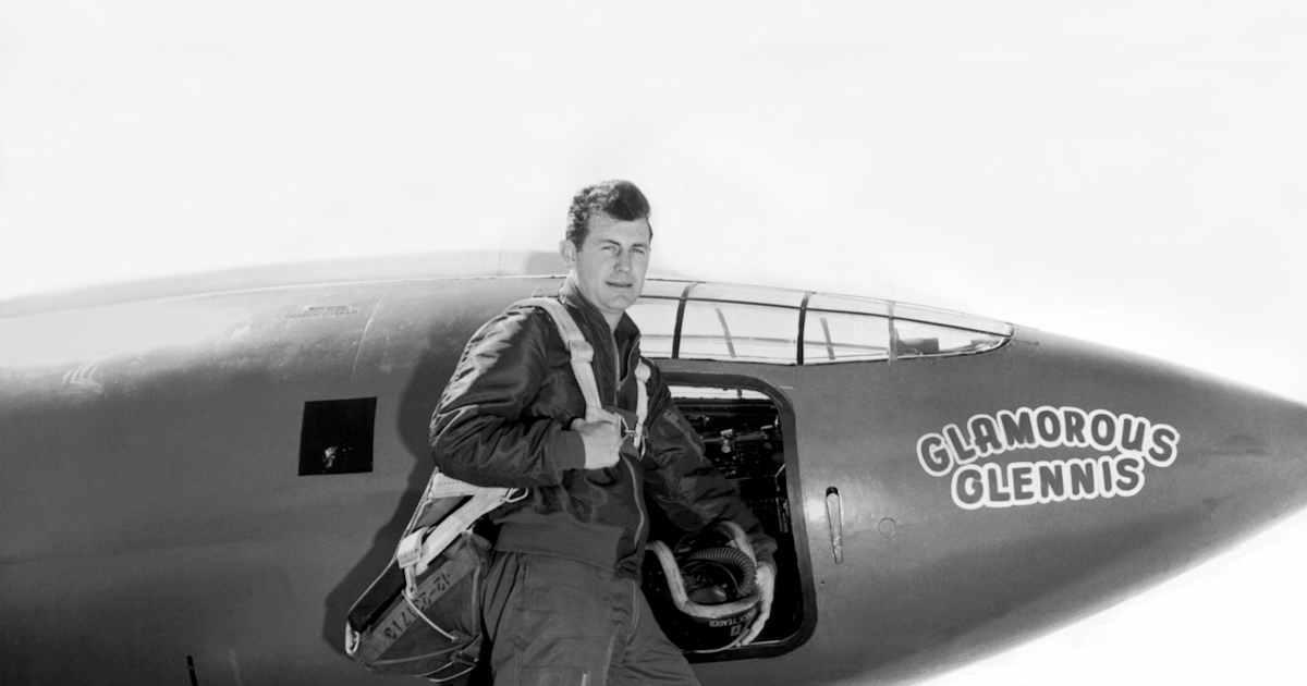 10-14-1947: Phi công Chuck Yeager phá vỡ rào cản âm thanh 6 10-14-1947: Phi công Chuck Yeager phá vỡ rào cản âm thanh