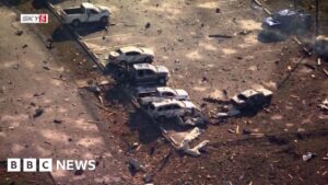 Video: Nhà cửa sụp xuống biển ở North Carolina vì sóng lớn 25 Video: Nhà cửa sụp xuống biển ở North Carolina vì sóng lớn