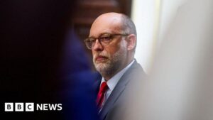 Chính quyền Trump sa thải hàng loạt nhân viên khi chính phủ đóng cửa tiếp diễn 9 Chính quyền Trump sa thải hàng loạt nhân viên khi chính phủ đóng cửa tiếp diễn