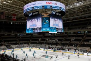 San Jose Sharks xin lỗi vì thông điệp 'gây khó chịu' về ICE trên bảng điện tử 16 San Jose Sharks xin lỗi vì thông điệp ‘gây khó chịu’ về ICE trên bảng điện tử