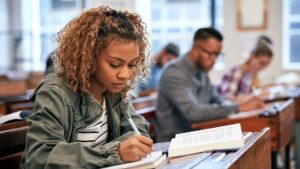 Giáo sư liên giới tính lo ngại bị buộc phải giảng dạy 'chỉ có nam và nữ' 24 Giáo sư liên giới tính lo ngại bị buộc phải giảng dạy ‘chỉ có nam và nữ’