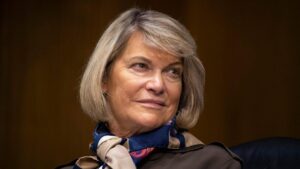 Thượng Nghị sĩ Lummis Yêu cầu FBI Làm Rõ Việc Theo Dõi 4 Thượng Nghị sĩ Lummis Yêu cầu FBI Làm Rõ Việc Theo Dõi