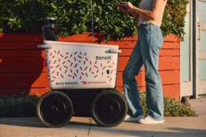DoorDash Hợp Tác Với Serve Robotics Sử Dụng Robot Vỉa Hè Để Giao Hàng Tại Los Angeles 5 DoorDash Hợp Tác Với Serve Robotics Sử Dụng Robot Vỉa Hè Để Giao Hàng Tại Los Angeles