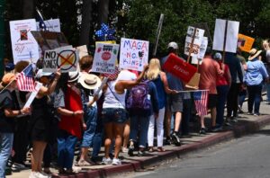 Sắc lệnh mới của Trump có thể định nghĩa lại các cuộc biểu tình là 'khủng bố nội địa' 15 Sắc lệnh mới của Trump có thể định nghĩa lại các cuộc biểu tình là ‘khủng bố nội địa’