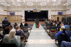 Trường học West Contra Costa chuẩn bị đối mặt với khả năng đình công của giáo viên, nhân viên 2 Trường học West Contra Costa chuẩn bị đối mặt với khả năng đình công của giáo viên, nhân viên