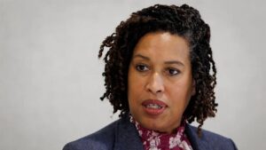 Thị trưởng D.C. Muriel Bowser hoài nghi tính hợp pháp của việc triển khai Vệ binh Quốc gia 18 Thị trưởng D.C. Muriel Bowser hoài nghi tính hợp pháp của việc triển khai Vệ binh Quốc gia