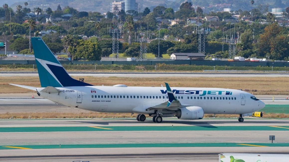 WestJet thay đổi ghế khoang phổ thông: Trả thêm tiền để ngả ghế? 1 GettyImages 2153940388
