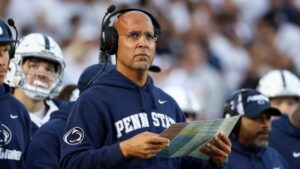 Huấn luyện viên James Franklin bị Penn State sa thải giữa mùa giải 5 Huấn luyện viên James Franklin bị Penn State sa thải giữa mùa giải