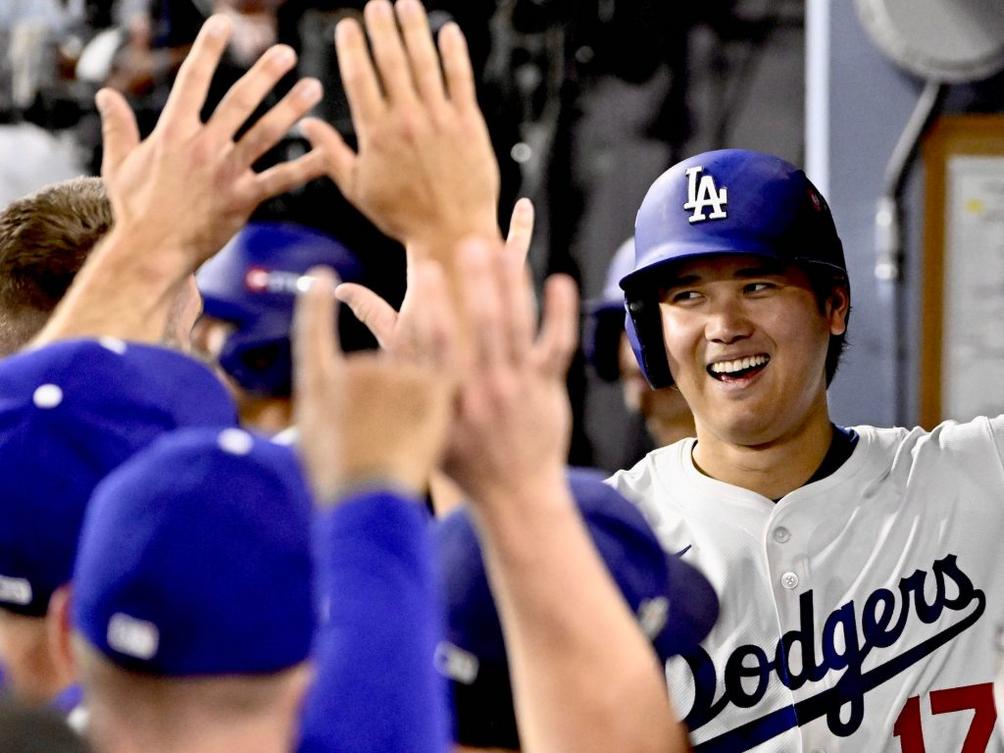 Bóng chày Ohtani: Fan Dodgers 'vớ bẫm' tiền triệu? 1 LDN L DODGERS 1018 KB59