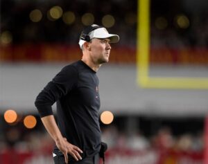 Bóng đá đại học: USC và Washington sẩy chân, ASU thắng chật vật và BYU thắng trận 'Holy War' khi Tuần 8 đầy kịch tính 3 Bóng đá đại học: USC và Washington sẩy chân, ASU thắng chật vật và BYU thắng trận ‘Holy War’ khi Tuần 8 đầy kịch tính