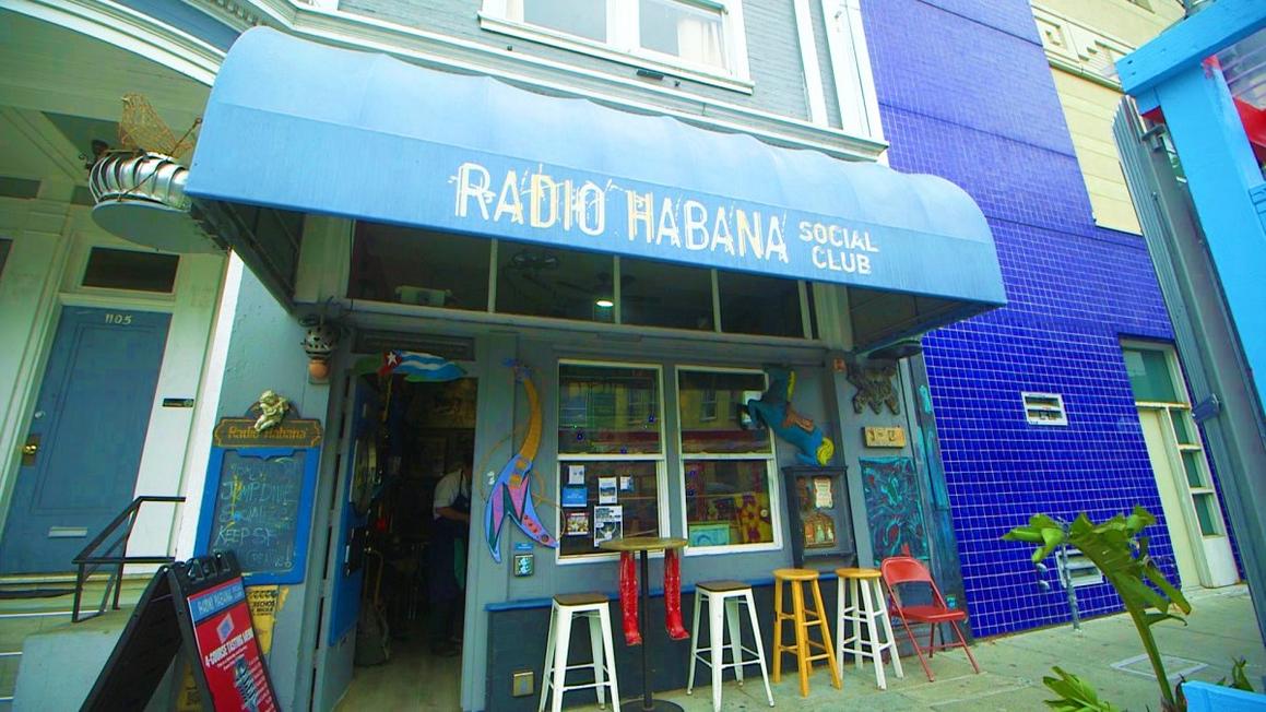 Người hâm mộ bảo vệ Radio Habana Social Club tại San Francisco 1 Radio Habana Social Club