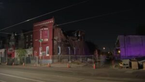 Mái nhà thờ ở Philadelphia sụp một phần, nhiều người phải di tản 10 Mái nhà thờ ở Philadelphia sụp một phần, nhiều người phải di tản