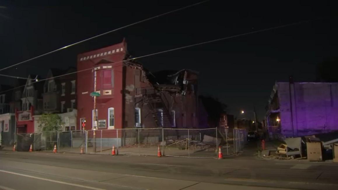 Mái nhà thờ ở Philadelphia sụp một phần, nhiều người phải di tản 1 Roof collapse Philadelphia church Woodland Avenue