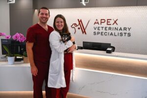 Cặp đôi cựu học sinh Saratoga kỷ niệm năm đầu mở phòng khám thú y 4 Cặp đôi cựu học sinh Saratoga kỷ niệm năm đầu mở phòng khám thú y